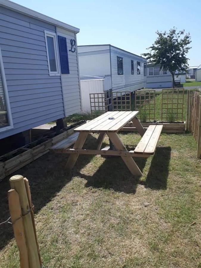 Stacaravan 4Pers In Bredene Met Eigen Tuintje 2449 Экстерьер фото